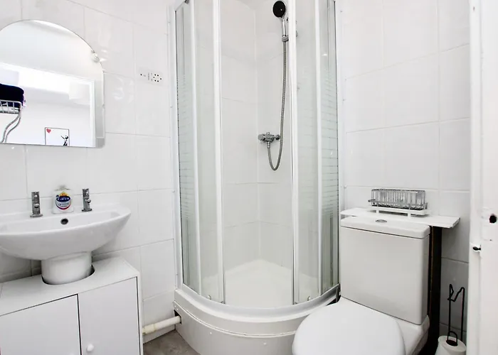 Cosy Two Bed In St Pauls Sleeps 4 Bristol