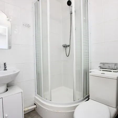 Cosy Two Bed In St Pauls Sleeps 4 بريستول