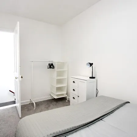 Cosy Two Bed In St Pauls Sleeps 4 * بريستول