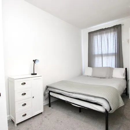 Cosy Two Bed In St Pauls Sleeps 4 شقة