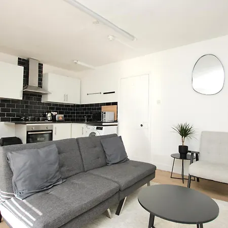 Cosy Two Bed In St Pauls Sleeps 4 * بريستول