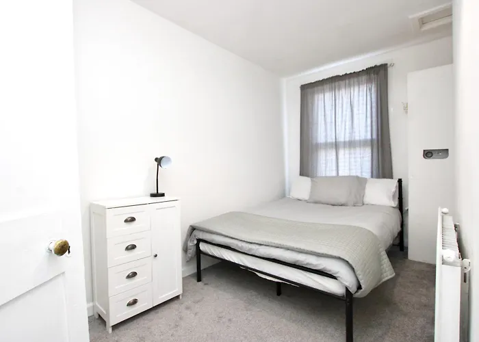 Cosy Two Bed In St Pauls Sleeps 4 Apartment